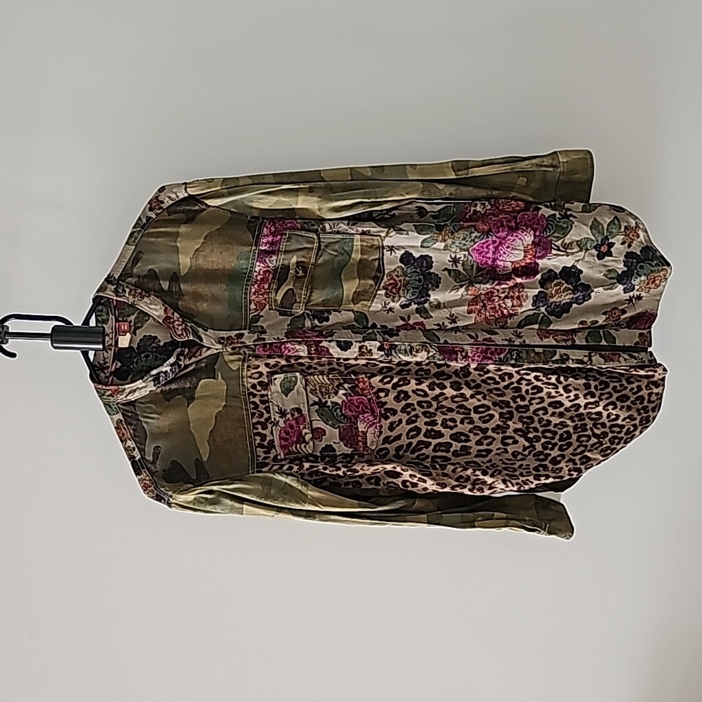 Blouse extra small, long sleeve multicolored with front pockets